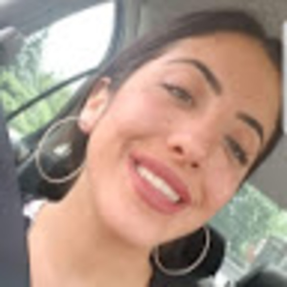 Profile Picture of Natacha Mdawar (@natachamdawar) on Poshmark