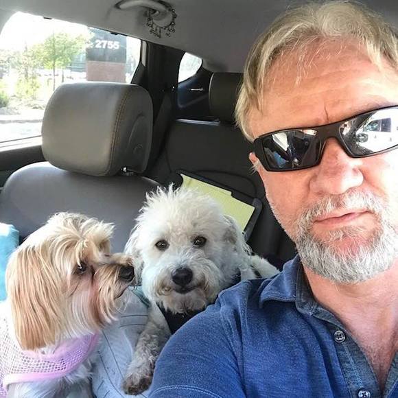 Profile Picture of Barry Skeens (@barryskeens) on Poshmark
