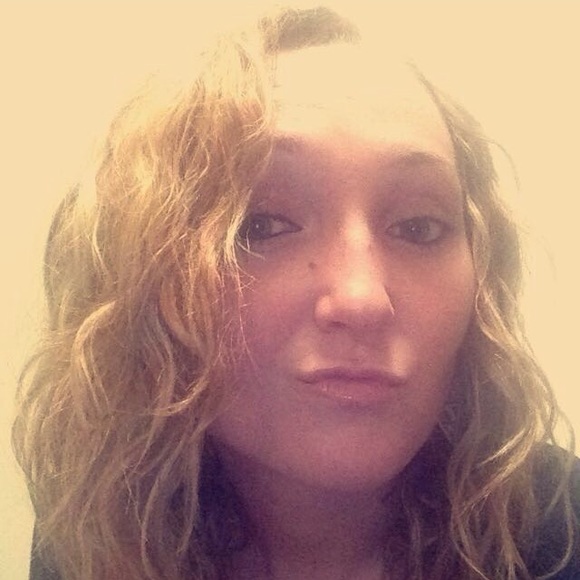 Profile Picture of Angela Cianchetta (@angmarie1309) on Poshmark