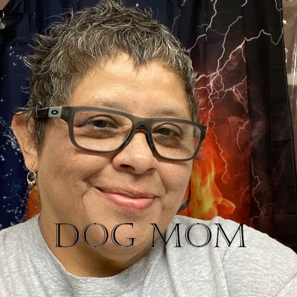 Profile Picture of Loren Hernandez (@lorenh35) on Poshmark