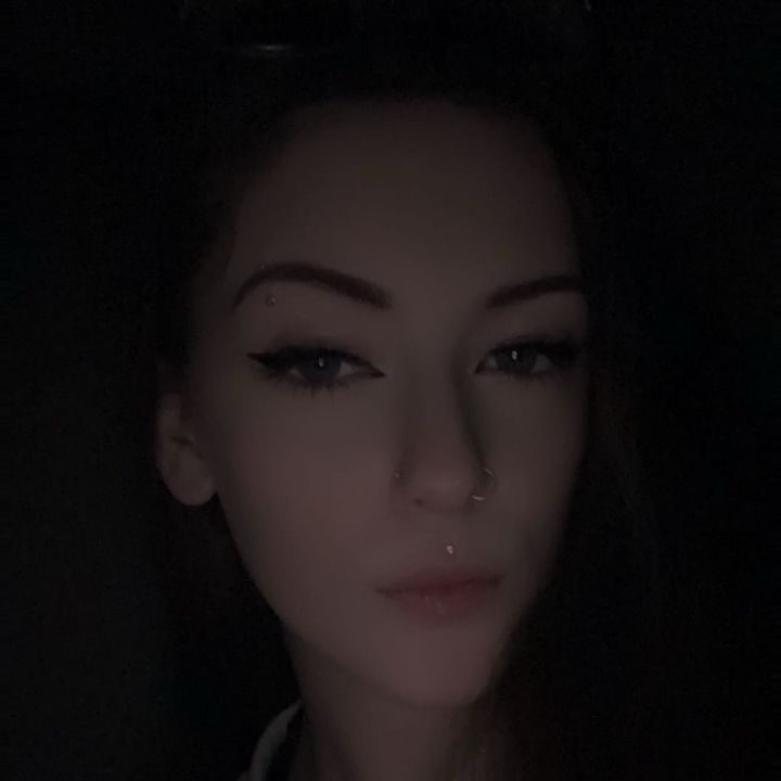 Profile Picture of Vanessa Andrews🌙💛 (@nessa_na) on Tiktok