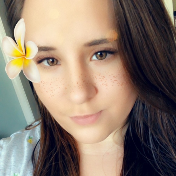 Profile Picture of Briana Sahm (@beanpole92) on Poshmark