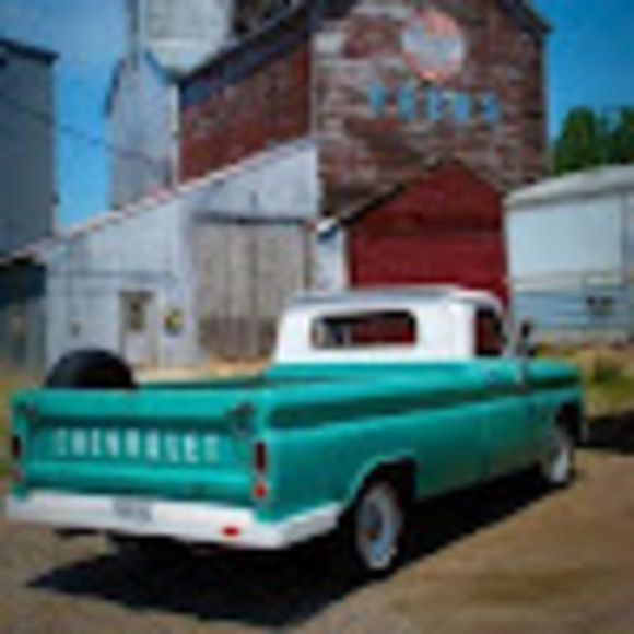 Profile Picture of Artesian Girl (@lydi_bug123) on Poshmark