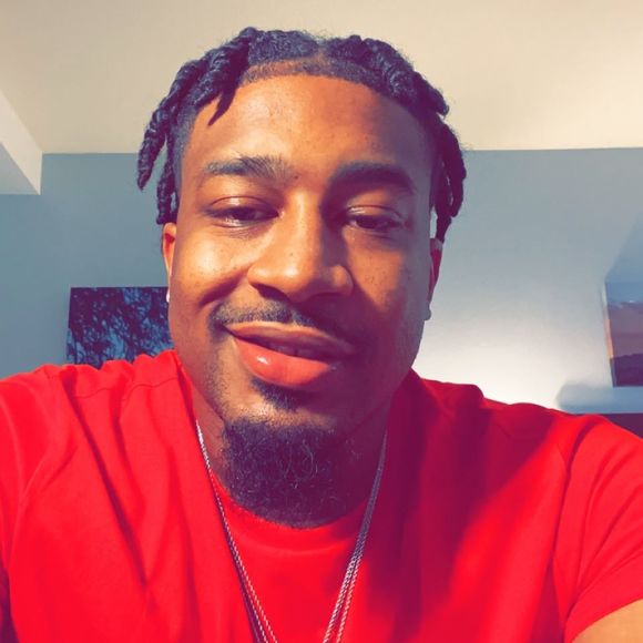 Profile Picture of Darius Fields (@darius_fields) on Poshmark