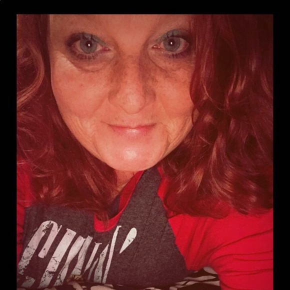 Profile Picture of Valarie Wiget (@valwiget) on Poshmark