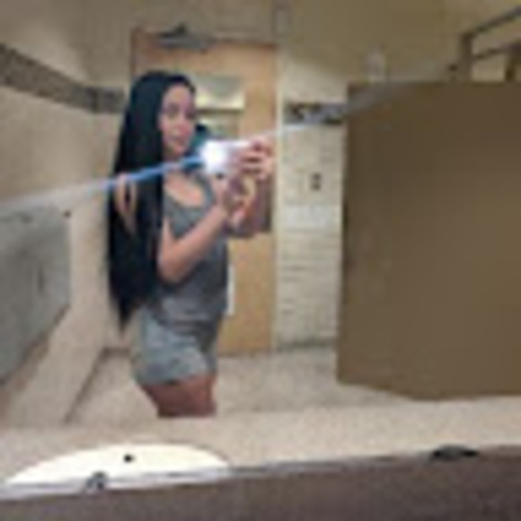 Profile Picture of Eve Huddy (@huddyeve6) on Poshmark