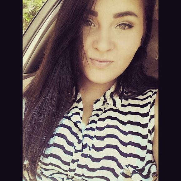 Profile Picture of Alexis Kincheloe (@kincheloe1) on Poshmark