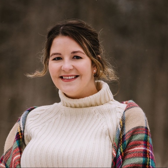 Profile Picture of Karlyn Field (@karlyngilchrist) on Poshmark