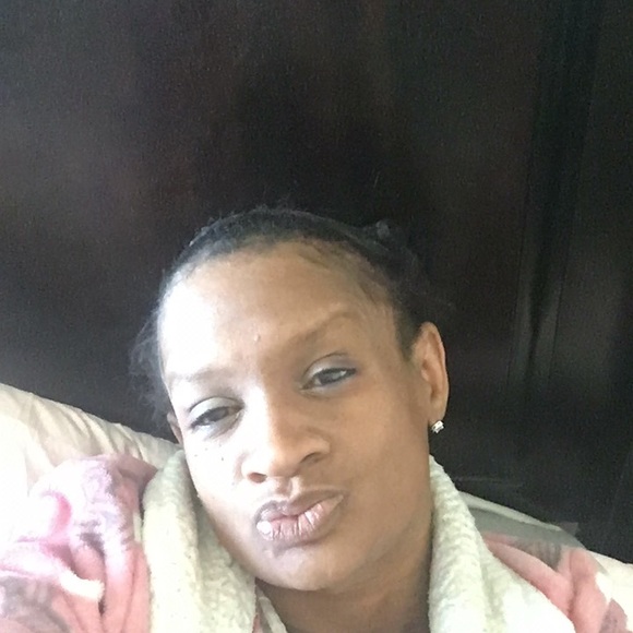 Profile Picture of Doris Freeman (@dorisfreeman110) on Poshmark