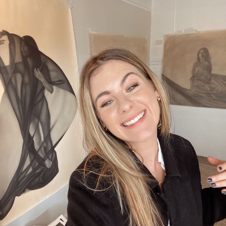 Profile Picture of Carly Renée (@carlyrenee.art) on Tiktok