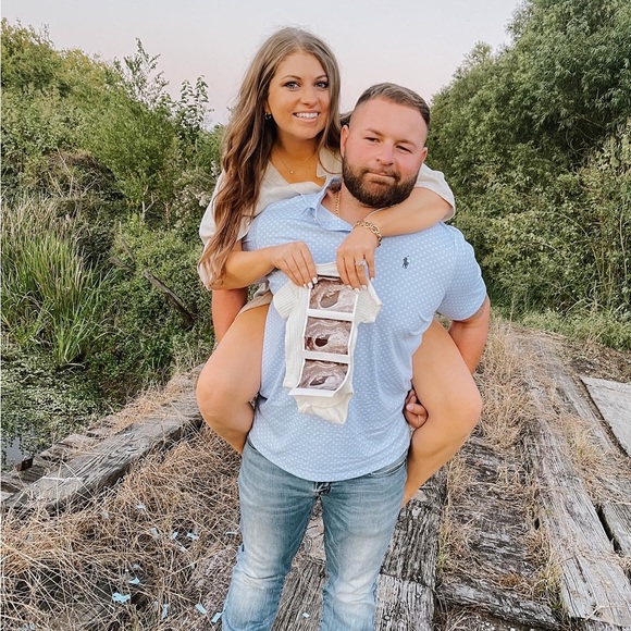 Profile Picture of Kristin Falgout (@kristinfalgout) on Poshmark