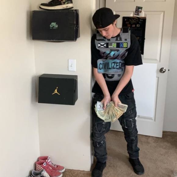 Profile Picture of Nathan Causey (@nathancausey) on Poshmark