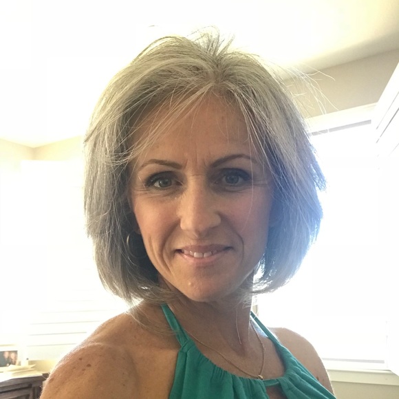 Profile Picture of Heidi Cronk (@heidicronk) on Poshmark