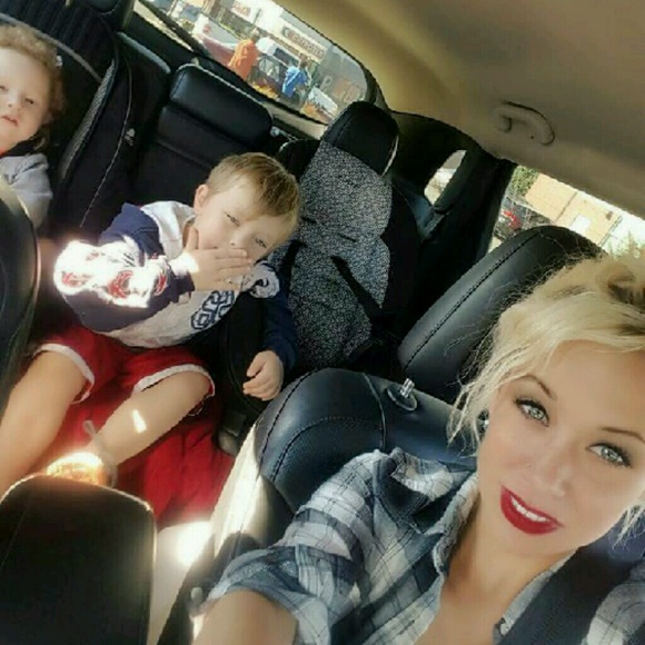 Profile Picture of Amanda Costick (@mandajane47) on Poshmark