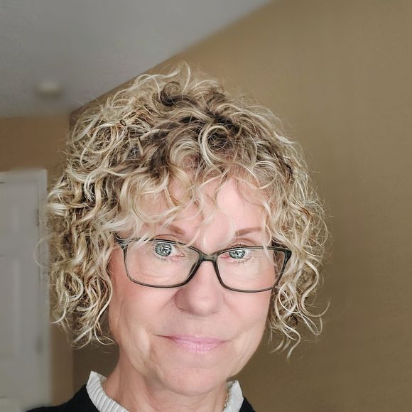 Profile Picture of Christiane Bayes (@christiane41) on Poshmark