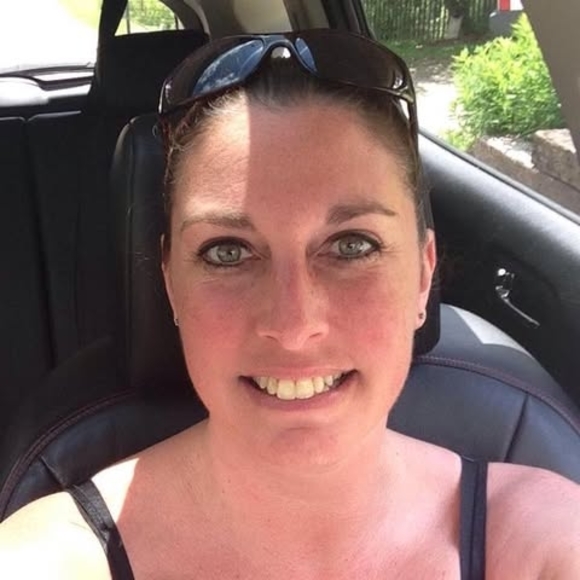 Profile Picture of Shelley Pinette (@nihuch) on Poshmark