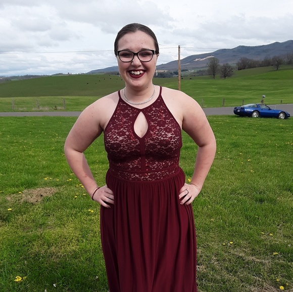 Profile Picture of Ruby Archer (@rubyarcher01) on Poshmark