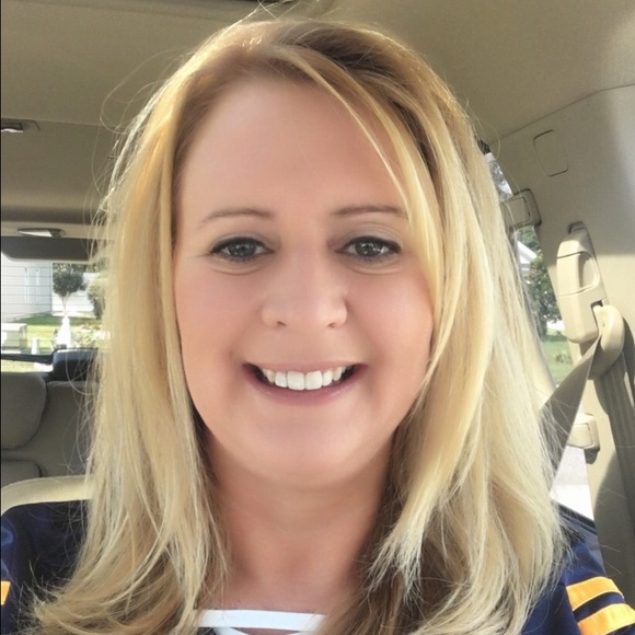 Profile Picture of Tonya Filek (@filek) on Poshmark
