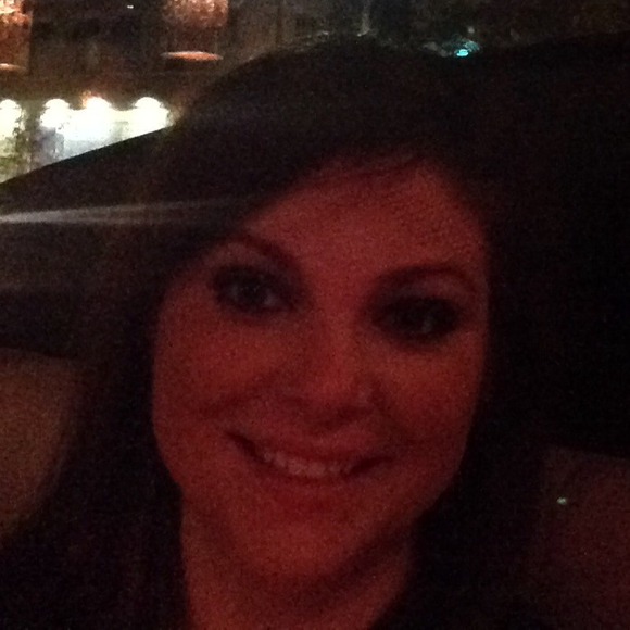 Profile Picture of Sharon Waskowiak (@swaskowiak) on Poshmark