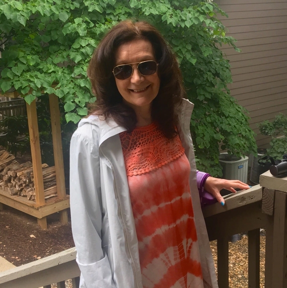 Profile Picture of Sue Kern (@sbk_at_work) on Poshmark