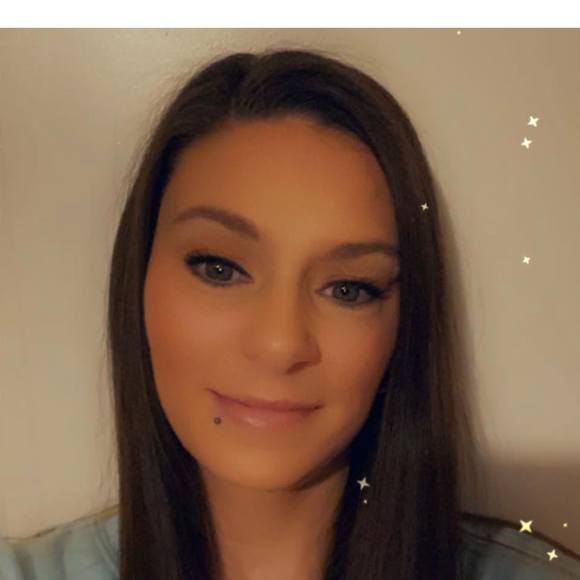 Profile Picture of Crystal Maynard (@crystalnicole82) on Poshmark