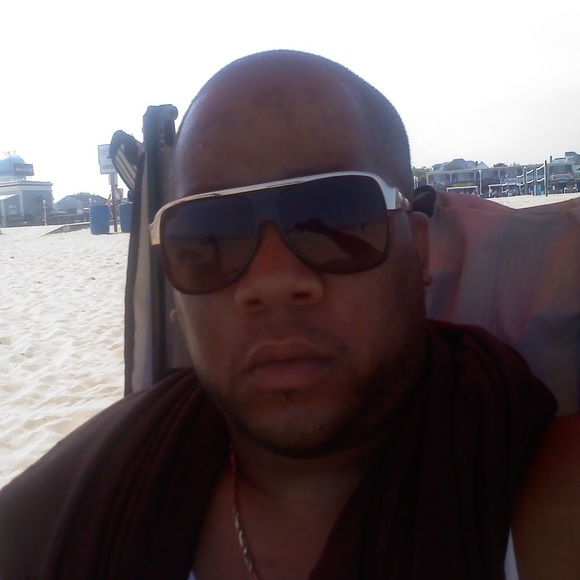 Profile Picture of Dow Jones (@moneymic2g10) on Poshmark