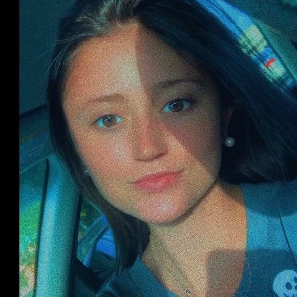 Profile Picture of Courtney Genovesi (@yagirlcourt) on Poshmark