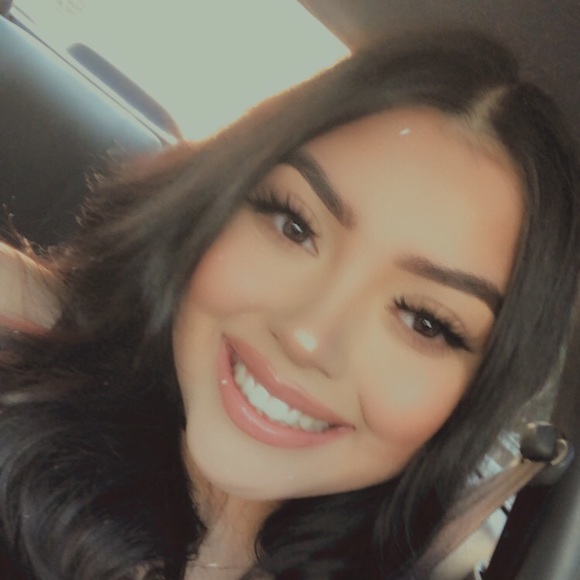 Profile Picture of Karina Mateos (@kcmateos) on Poshmark