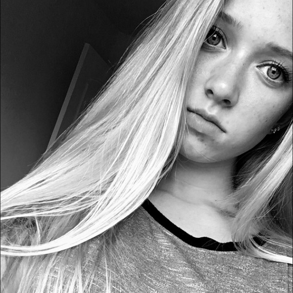 Profile Picture of Alex Nolan (@alexnolan_) on Poshmark
