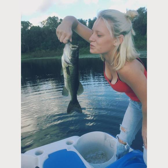 Profile Picture of Bailey Hester (@baileyhester) on Poshmark