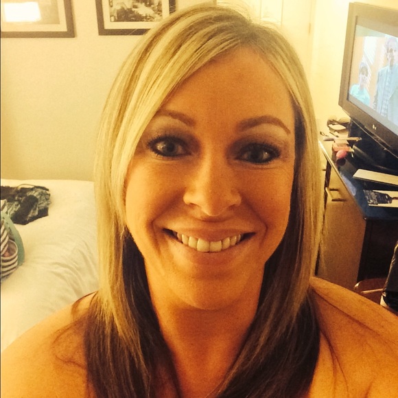 Profile Picture of Erika Brast (@erikabrast) on Poshmark