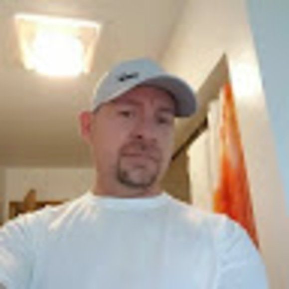 Profile Picture of Darian Marsolek (@darianmarsolek) on Poshmark