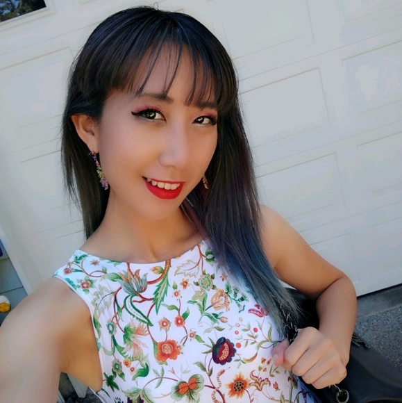 Profile Picture of Grace Peng (@bleupeng) on Poshmark