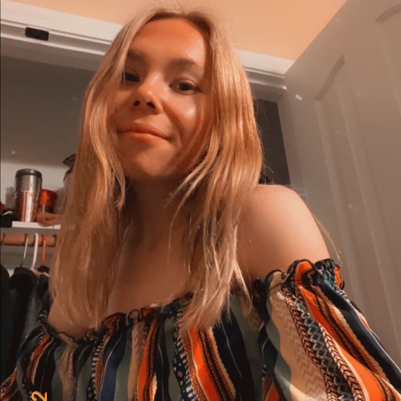 Profile Picture of Savannah Putz (@savannah_p_8) on Poshmark