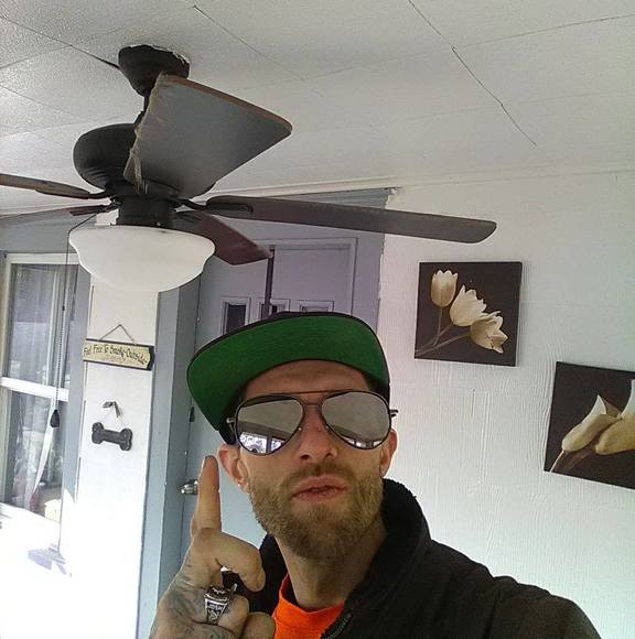 Profile Picture of Josh Cuffle (@joshcuffle) on Poshmark