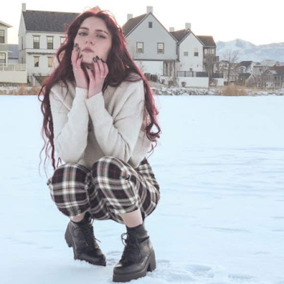 Profile Picture of Gabrielle Jacobs (@gabriellejac986) on Poshmark