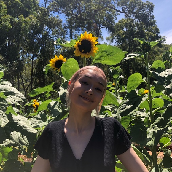 Profile Picture of Leah Gregory (@eggydied) on Poshmark