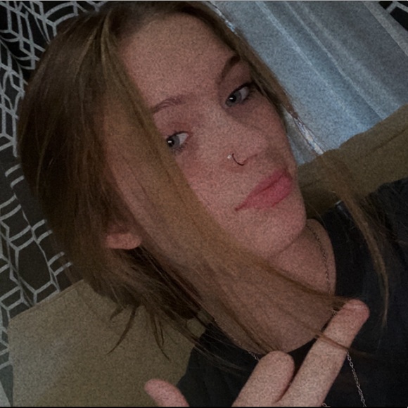 Profile Picture of Alexis Branin (@alexis_branin) on Poshmark