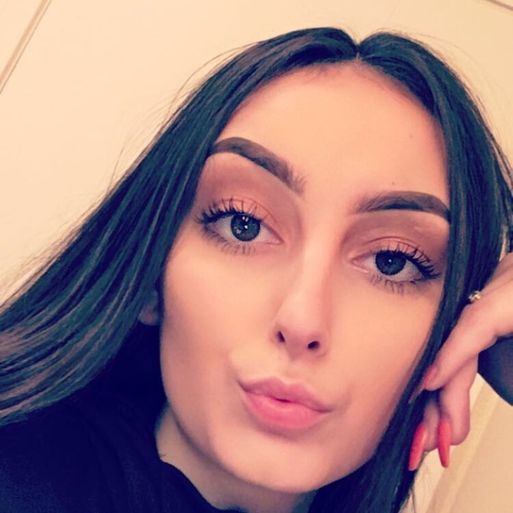 Profile Picture of Destinee Liston (@desslay) on Poshmark