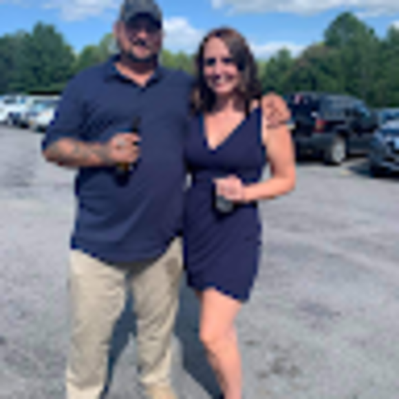 Profile Picture of Danielle Mulhern (@dmulhern1989) on Poshmark