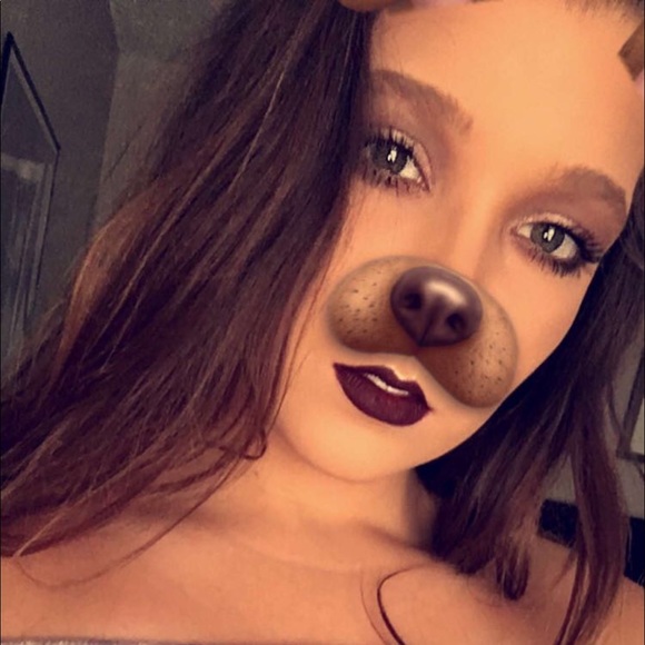 Profile Picture of Jennifer Milloway (@jenniferlea1230) on Poshmark