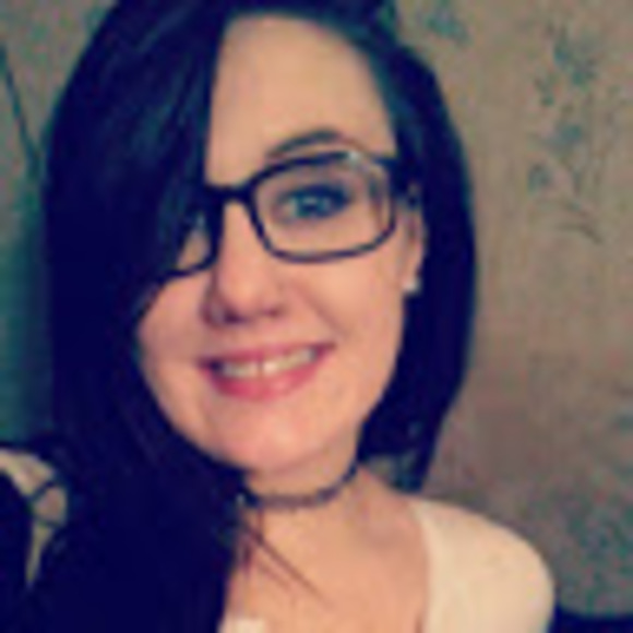 Profile Picture of Mickee Frontz (@mickeelynn23) on Poshmark