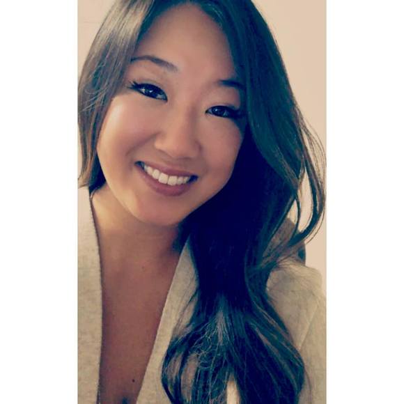 Profile Picture of Lauren Wiedemann (@lmwiedemann) on Poshmark