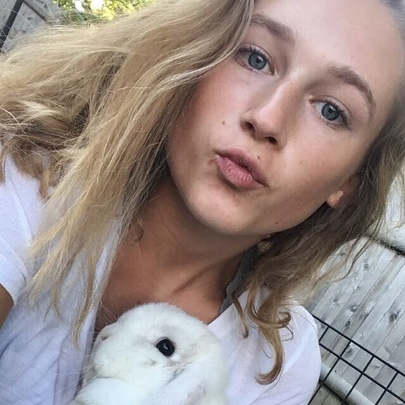 Profile Picture of Noelle Quinn (@nquinny17) on Poshmark