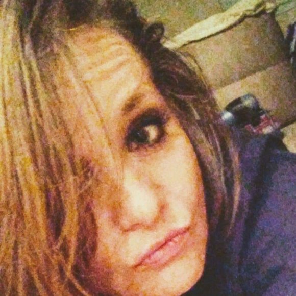 Profile Picture of Mandee Johnson (@mandeejohnson) on Poshmark