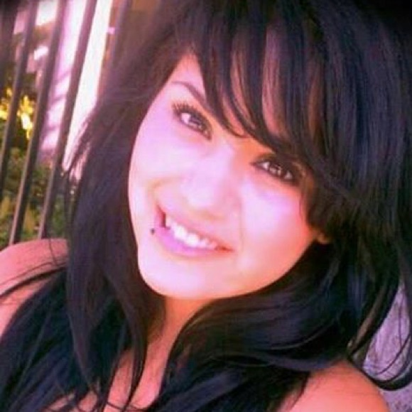 Profile Picture of Kim Bailey (@knee_knees) on Poshmark