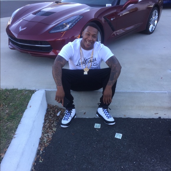Profile Picture of Bryan Wiggins (@bwiggins22) on Poshmark