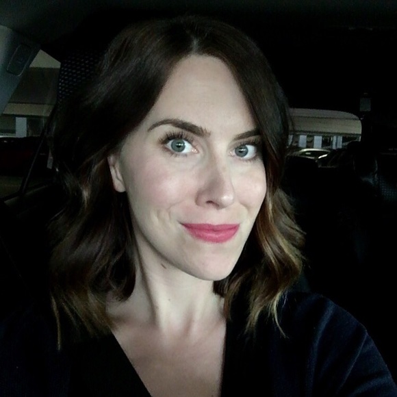Profile Picture of Elizabeth Tipaldi (@ablackkey) on Poshmark