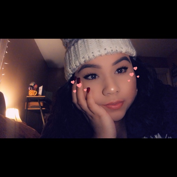 Profile Picture of Diana Banos (@dbanos19) on Poshmark