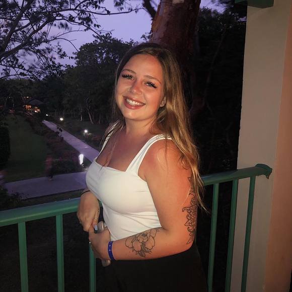 Profile Picture of Alexandra Rhéaume (@alexrheaume) on Poshmark